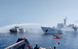 Philippines tố hải cảnh Trung Quốc đâm tàu khiến thuỷ thủ bị thương nặng