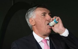Kẹo cao su giúp HLV Ancelotti 'bách chiến bách thắng'