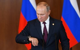 Cách đeo đồng hồ khác biệt của Tổng thống Nga Putin từng gây chú ý