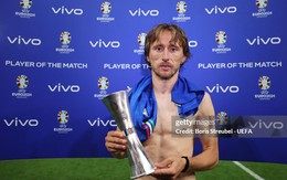 Modric tái hiện hình ảnh "giải thưởng trong bi kịch", sự nghiệp lẫy lừng có một khoảng trống đầy day dứt