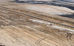 Mỹ khai phá một loại nguyên liệu giá rẻ mới để sản xuất pin xe điện, có khả năng phá vỡ sự độc quyền của Trung Quốc