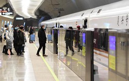 Trung Quốc lại phá kỷ lục thế giới: Xây ‘siêu ga tàu’ 36.000m2 sâu 102m ngay dưới Vạn Lý Trường Thành gây chấn động toàn cầu bằng công nghệ cao