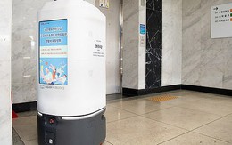 Khó tin nhưng có thật: Robot công chức Hàn Quốc lao xuống cầu thang, “tự sát” sau khi “đi vòng quanh một cách bí ẩn”