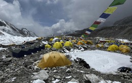 Phát hiện hơn 200 thi thể bỗng lộ ra trên đỉnh núi Everest: Nguyên nhân rất đáng lo ngại