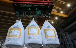 Hàng chục nghìn tấn hàng từ Canada đổ bộ Việt Nam: Nhập khẩu tăng hơn 58.000% kể từ đầu năm, một động thái của Trung Quốc khiến toàn cầu chao đảo