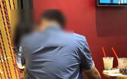 Xôn xao hình ảnh cặp đôi ôm hôn nhau giữa quán cà phê khiến dân mạng tranh cãi: Liệu nơi công cộng thì có thể thoải mái như vậy?