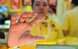 Ngân hàng Nhà nước tiếp tục giảm giá, vàng SJC đã "bay màu" hơn 16 triệu đồng so với mức đỉnh