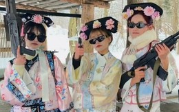 Giới trẻ Trung Quốc nở rộ trào lưu mặc cổ phục đi bắn súng, lái xe tăng