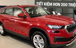 Skoda Kodiaq giảm hơn 200 triệu phí lăn bánh tại đại lý: Bản ‘base’ chưa đến 1,05 tỷ, nhiều ‘đồ chơi’ tặng kèm, cạnh tranh Santa Fe