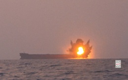 Vắng bóng tàu sân bay Mỹ trên Biển Đỏ, Houthi dồn dập tấn công bằng xuồng tự hành
