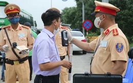 Vi phạm nồng độ cồn lại quên mật khẩu VNeID, tài xế "cay đắng" nhận 2 lỗi phạt