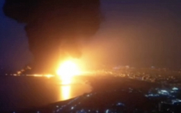 Israel không kích trả đũa Houthi; Hezbollah cảnh báo về ‘bước ngoặt nguy hiểm’