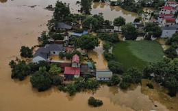 Nhiều nhà dân ngoại thành Hà Nội chìm trong 'biển nước'
