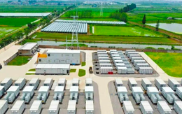 Trung Quốc vận hành 1 cơ sở lưu trữ năng lượng sạch 'khủng' nhất thế giới: Dùng loại pin vượt trội so với lithium, 1 lần sạc đủ điện cho 12.000 gia đình, cắt giảm 13.000 tấn carbon mỗi năm