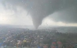 Trung Quốc: Khoảnh khắc lốc xoáy kinh hoàng cuốn bay mọi thứ khiến hàng trăm người thương vong