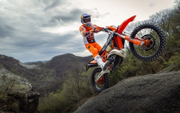 Chiêm ngưỡng xe đua enduro hai thì nhỏ gọn mà mạnh mẽ KTM 300 EXC HardEnduro