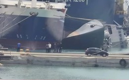 Tàu chiến Iran lật úp khi đang sửa chữa