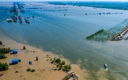 Vỡ đê hồ nước ngọt lớn thứ hai Trung Quốc, cứu hộ chạy đua với thời gian