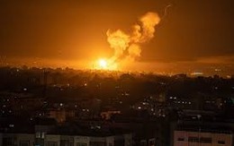 Israel hứng 30 quả rốc-két từ Li-băng trong đêm