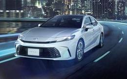 Toyota Camry 2025 được bổ sung... động cơ xăng cũ, yếu hơn bản hybrid nhưng nhiều thị trường vẫn chuộng