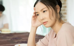 Vợ tính phí mỗi lần nói chuyện hoặc chăn gối, chồng im lặng 2 năm rồi ly hôn