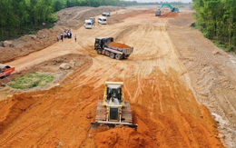 Kỳ tích chưa từng có trong 500 ngày đêm thi đua xây 3.000 km cao tốc: 1.000 máy móc, 1.500 người làm xuyên đêm, hạng mục đua nhau vượt tiến độ