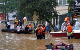 Phó trưởng Công an phường ngã quỵ khi nghe tin mất cả mẹ, cả em trai khi đang đi chống lũ