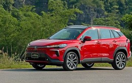 Một mẫu xe siêu tiết kiệm xăng của Toyota bứt phá 300%, giành ngôi vua doanh số phân khúc hybrid từ tay Honda CR-V