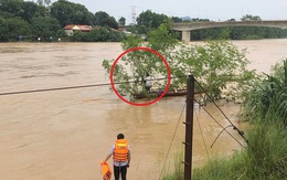 Người đàn ông bị lũ cuốn trôi 2 km trên sông Mã