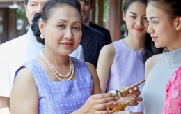 Bố mẹ chồng mời 3 người con về ăn tối rồi lấy ra 2 cuốn sổ đỏ cùng 1 sổ tiết kiệm, giao hết cho vợ chồng tôi