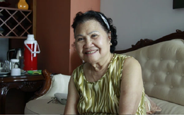 Nữ NSƯT U100 vẫn được khen đẹp, minh mẫn, móng tay cắt tỉa, tạo kiểu điệu đà