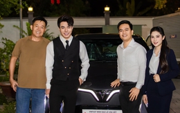 Mua VinFast VF 7 tặng bố dịp đầu năm, Lê Dương Bảo Lâm bị CĐM trêu: ‘Xe tặng bố mà cứ ngỡ anh mua cho mình’