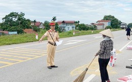 Chi tiết mức phạt đối với hành vi phơi lúa, chơi thể thao trên đường