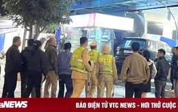 Ô tô đâm vào trụ sở ngân hàng, bảo vệ hốt hoảng tưởng cướp