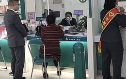 Người phụ nữ bỗng nhận được 1,7 tỷ đồng từ tài khoản lạ, đến ngân hàng gửi lại thì được thông báo: Bà có quyền sở hữu toàn bộ!