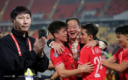 Pha "ký séc" muộn của bầu Hiển & cuộc đua ngầm của các đại gia thời AFF Cup?