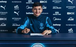 Trung vệ từng đối đầu U23 Việt Nam tại U23 châu Á ra mắt, lấy vị trí của tuyển thủ Anh tại Man City