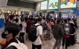 Hơn 140.000 khách 'đổ bộ' sân bay Tân Sơn Nhất ngày ông Công ông Táo