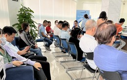 Chờ cả tiếng ở ngân hàng ngày làm việc cuối cùng của năm