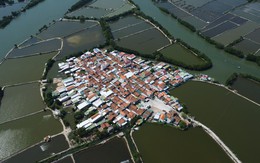 Độc đáo ngôi làng 370 năm tuổi giữa đầm Nha Phu