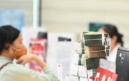 Ngân hàng đua lì xì, kể cả khách gửi 1 triệu đồng