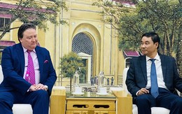 Đại sứ Mỹ mượn thành ngữ Việt khi đến thăm trường từng đón Tổng thống Clinton