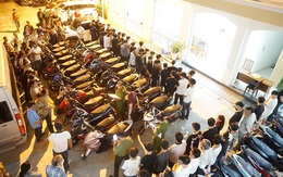 Bắt tạm giam 34 đối tượng còn rất trẻ tuổi: Nhiều người bật khóc nức nở khi nghe đọc lệnh