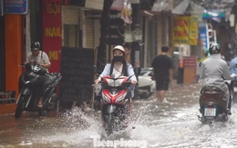 Mưa không kỷ lục như 2008, Hà Nội vì sao vẫn chìm trong nước?