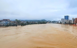 Nước sông vượt đỉnh lũ lịch sử năm 1986, người dân Cao Bằng trắng đêm sơ tán