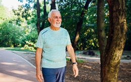 Những người đoản thọ thường có đặc điểm này khi đi bộ: Nếu không có thì xin chúc mừng
