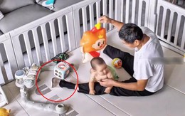 Con dâu ra ngoài nhờ bố chồng ở nhà chăm cháu, 30 phút sau check cam thì thấy cảnh tượng cả đời không quên