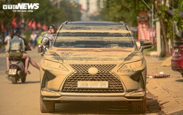 Nước rút, người Thái Nguyên đau xót nhìn hàng trăm ô tô phủ bùn, chết máy sau lũ