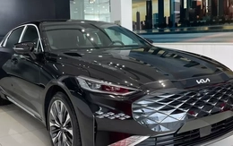 Sedan hàng hiếm Kia K8 xuất hiện tại Việt Nam