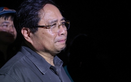 Những hình ảnh Thủ tướng Phạm Minh Chính thị sát vùng ngập lụt ven sông trong đêm